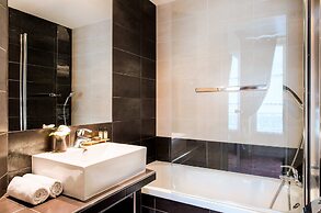 Hotel du Théâtre by Patrick Hayat