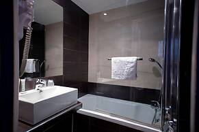 Hotel du Théâtre by Patrick Hayat