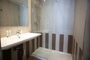 Hotel du Théâtre by Patrick Hayat