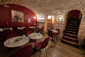 Hotel du Théâtre by Patrick Hayat