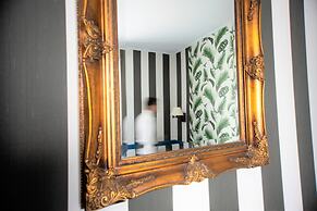 Hotel du Théâtre by Patrick Hayat