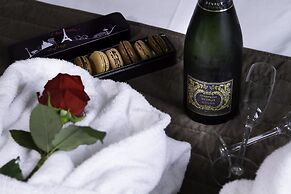 Hotel du Théâtre by Patrick Hayat