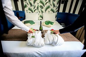 Hotel du Théâtre by Patrick Hayat