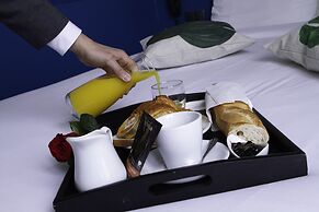 Hotel du Théâtre by Patrick Hayat