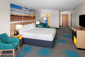 Days Inn & Suites by Wyndham of Morris