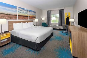 Days Inn & Suites by Wyndham of Morris