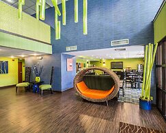 Comfort Inn & Suites Lantana - West Palm Beach South