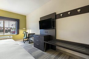 Holiday Inn Express & Suites Chicago West - St Charles by IHG