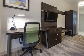Holiday Inn Express & Suites Chicago West - St Charles by IHG