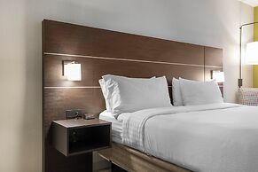 Holiday Inn Express & Suites Chicago West - St Charles by IHG