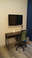 Holiday Inn Express & Suites Chicago West - St Charles by IHG