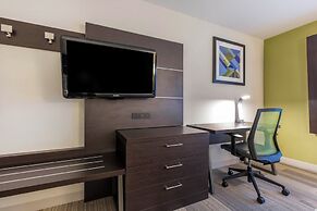 Holiday Inn Express & Suites Chicago West - St Charles by IHG