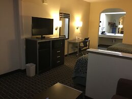 Days Inn & Suites by Wyndham Houston North/Spring