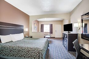 Days Inn & Suites by Wyndham Houston North/Spring