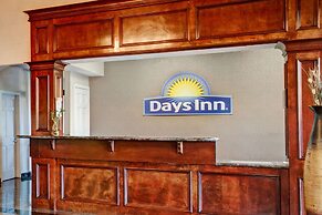 Days Inn & Suites by Wyndham Houston North/Spring