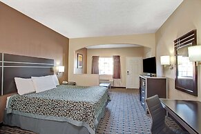 Days Inn & Suites by Wyndham Houston North/Spring