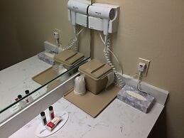 Days Inn & Suites by Wyndham Houston North/Spring