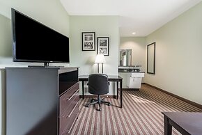 Days Inn & Suites by Wyndham Dallas