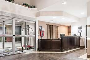 Days Inn & Suites by Wyndham Dallas