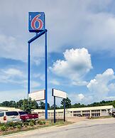 Motel 6 Lindale, TX