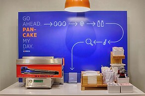 Holiday Inn Express Cleveland Airport - Brookpark by IHG