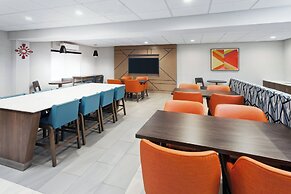 Holiday Inn Express Cleveland Airport - Brookpark by IHG