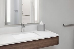 Holiday Inn Express Cleveland Airport - Brookpark by IHG