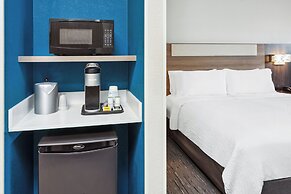 Holiday Inn Express Cleveland Airport - Brookpark by IHG