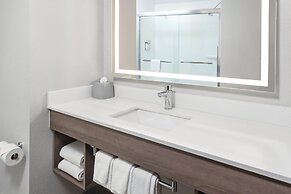 Holiday Inn Express Cleveland Airport - Brookpark by IHG