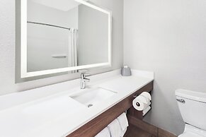 Holiday Inn Express Cleveland Airport - Brookpark by IHG