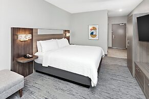 Holiday Inn Express Cleveland Airport - Brookpark by IHG
