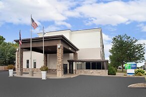 Holiday Inn Express Cleveland Airport - Brookpark by IHG