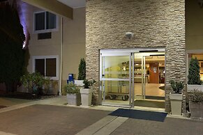 Holiday Inn Express & Suites Burlington by IHG