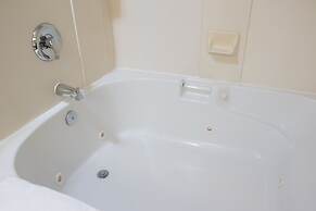 Holiday Inn Express & Suites Burlington by IHG