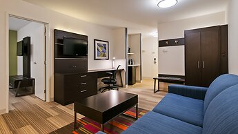 Holiday Inn Express & Suites Burlington by IHG