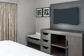 Hampton Inn & Suites Kansas City-Country Club Plaza