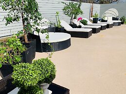 Stratus Suites - Boutique Hotel