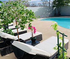 Stratus Suites - Boutique Hotel