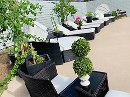 Stratus Suites - Boutique Hotel