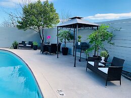 Stratus Suites - Boutique Hotel