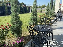 Stratus Suites - Boutique Hotel