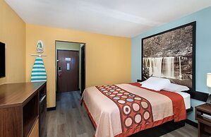 Super 8 by Wyndham Eddyville/Kuttawa