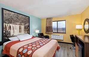Super 8 by Wyndham Eddyville/Kuttawa