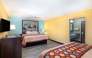 Super 8 by Wyndham Eddyville/Kuttawa