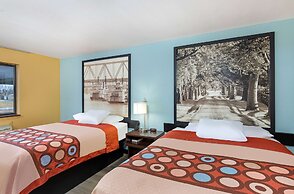 Super 8 by Wyndham Eddyville/Kuttawa
