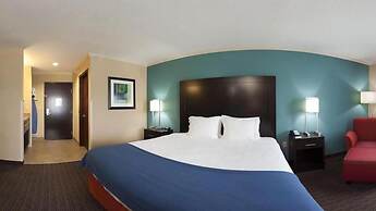 Holiday Inn Express & Suites North Kansas City, an IHG Hotel