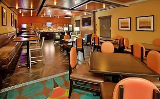 Holiday Inn Express & Suites North Kansas City by IHG