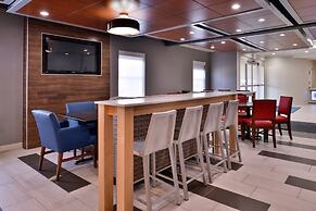 Holiday Inn Express & Suites North Kansas City by IHG
