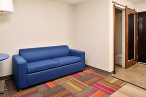 Holiday Inn Express & Suites North Kansas City by IHG