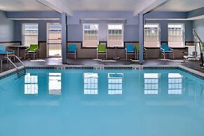 Holiday Inn Express & Suites North Kansas City by IHG